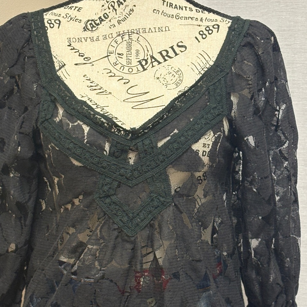 /Garcia Elegant Black Lace V-Neck Long Sleeve with Elastic Wrist Sheer Top JR, M - Picture 3 of 11
